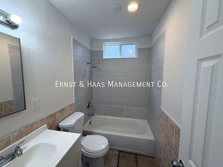 1401 W Walnut St #2 — Photo 6