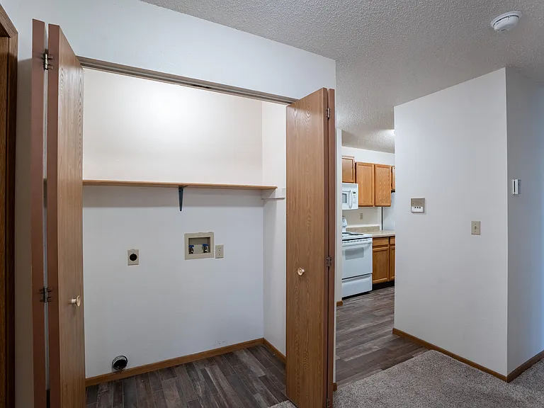 Fargo, ND Prairie Park Apartments | Closet