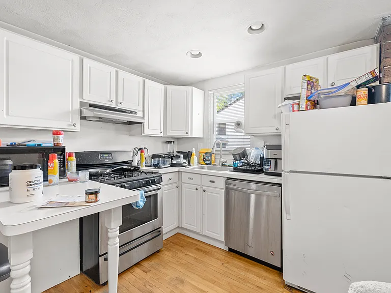 262 E St #A — Photo 1