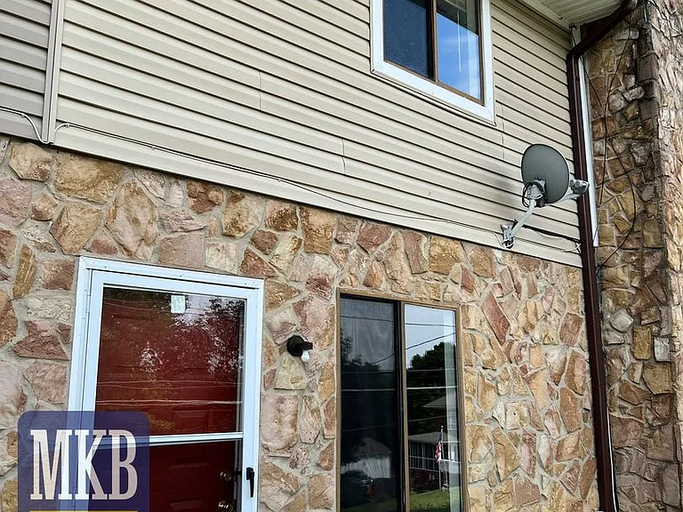 216 Dalewood Ave — Photo 1