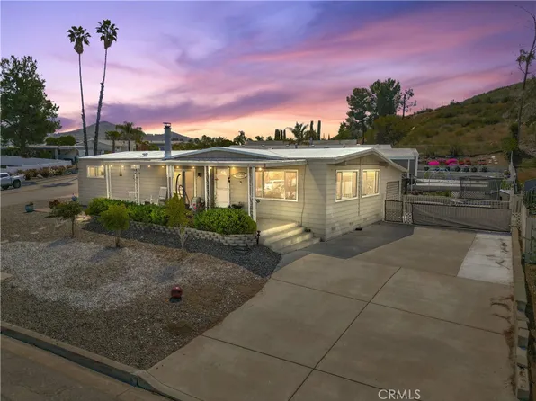 23011 Big Tee Dr, Canyon Lake, CA 92587