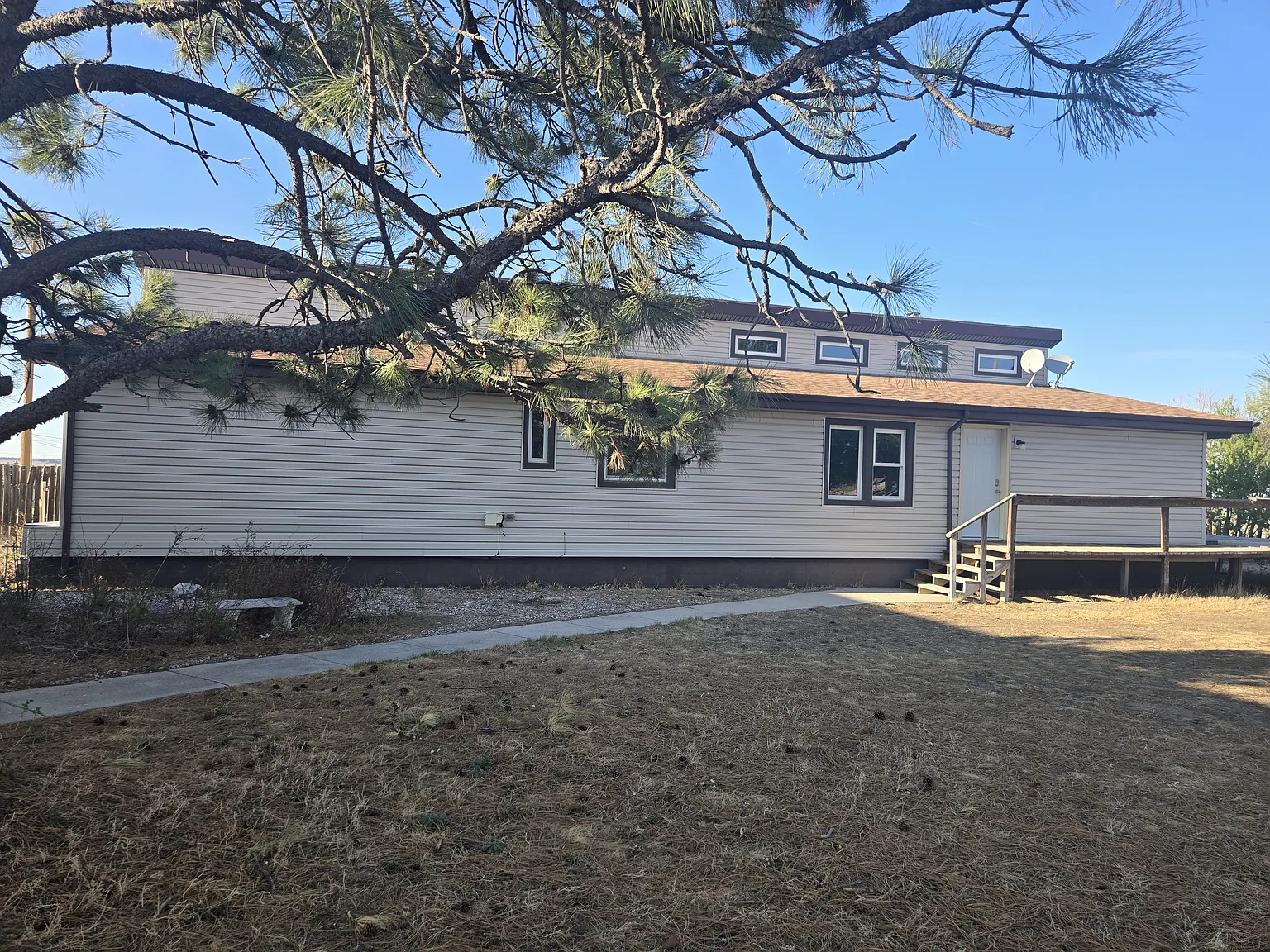 4 bed, 1968 sqft, $1,400 — Photo 1