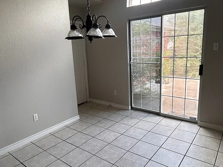 6104 Oldham Dr — Photo 16