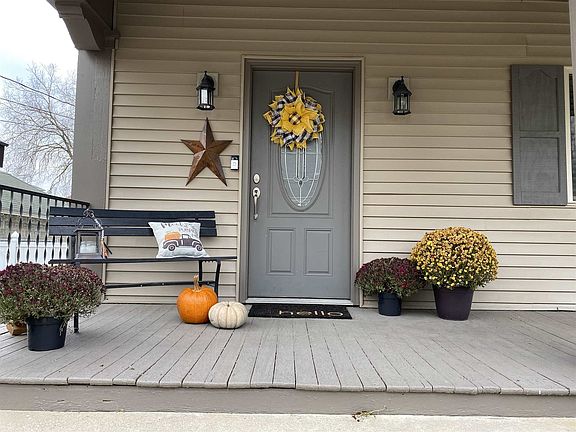 2nd image of 921 Lake Park Dr