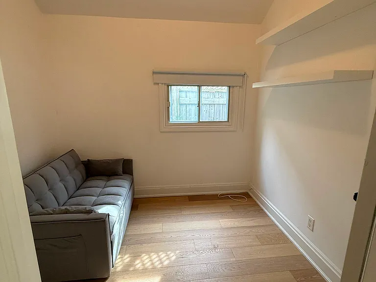 121 Paisley Blvd E — Photo 23