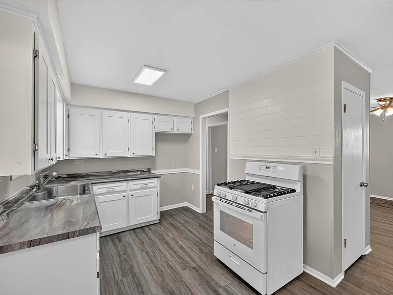 208 D St — Photo 3