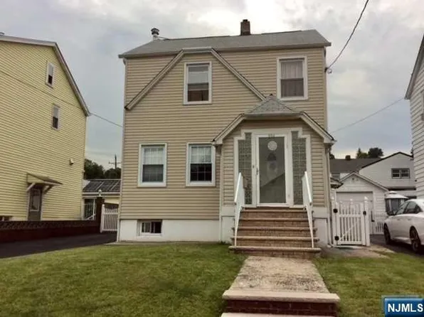 604 9th St, Carlstadt, NJ 07072