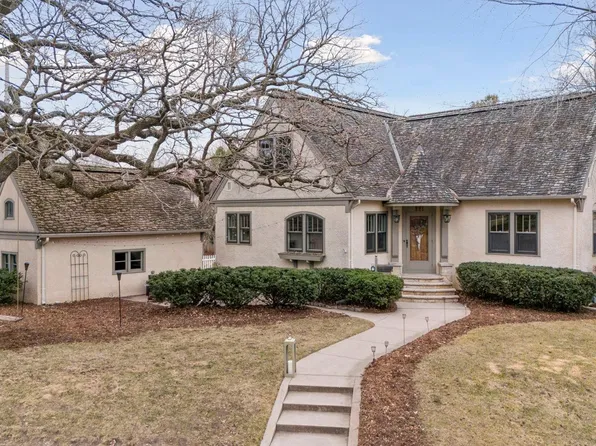 221 Elmwood Pl W, Minneapolis, MN 55419