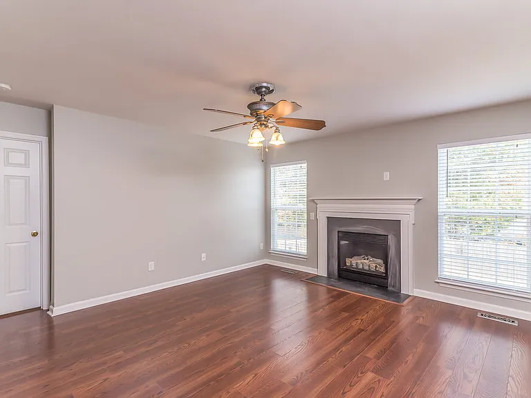 209 Briarcotes Cir — Photo 2