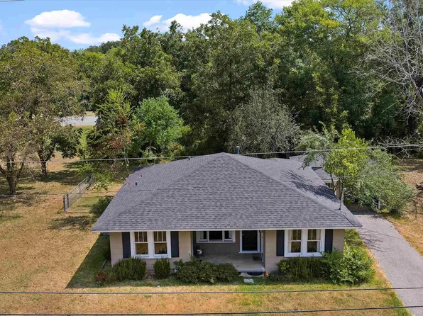 209 Bounds St, Carthage, TX 75633