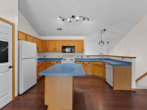 4th image of 7559 Derby Ln