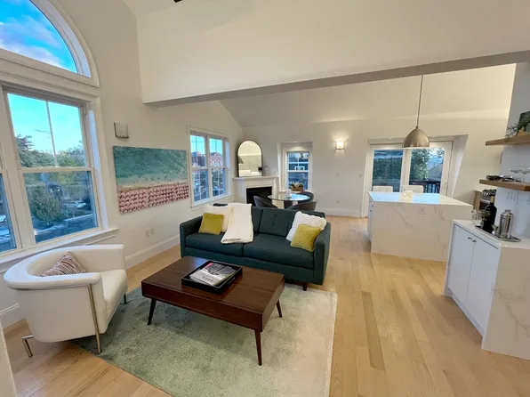 723 E 4th St #3, South Boston, MA 02127