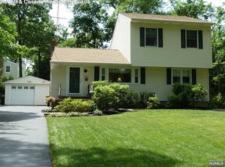 15 Oak Ridge Rd, Ramsey, NJ 07446