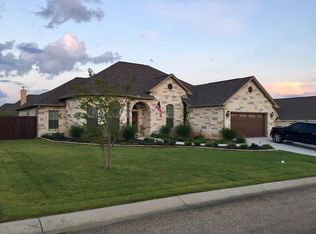 204 Riley Ln, Fredericksburg, TX 78624