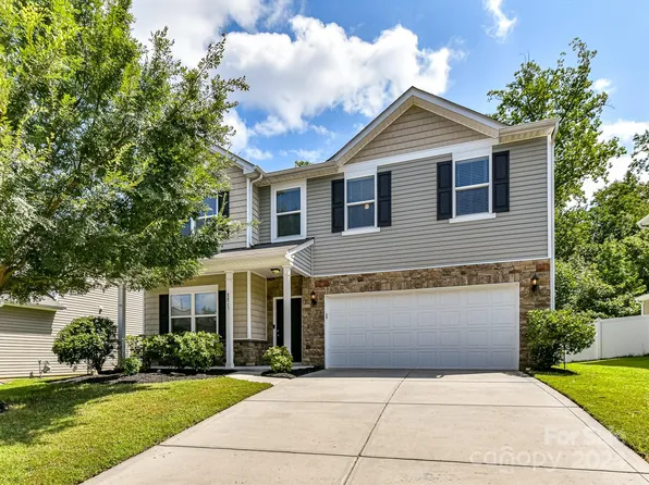 8815 Balsam Bay Rd, Charlotte, NC 28227