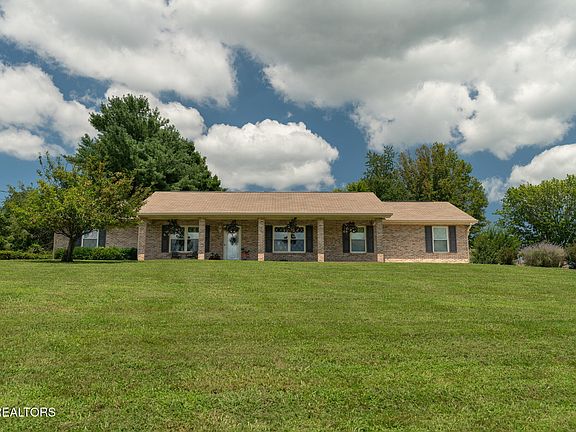 3rd image of 339 Woods View Cir