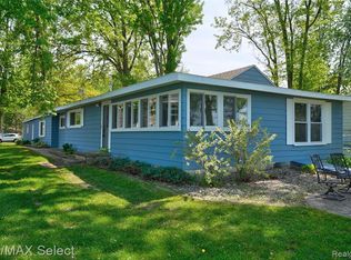 3166 Ponemah Dr, Fenton, MI 48430