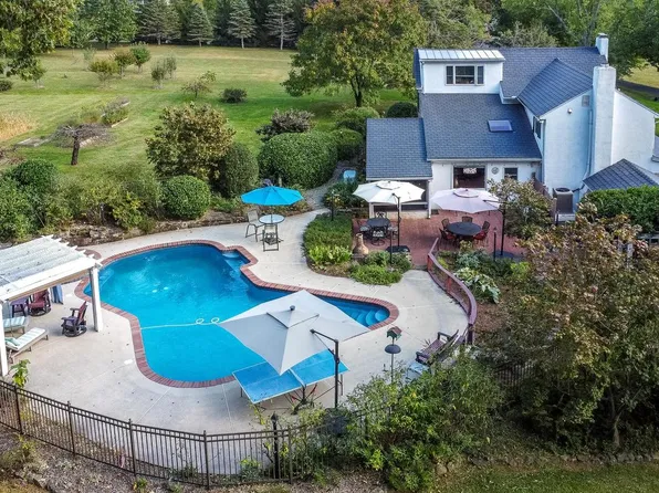 118 Wambold Rd, Green Lane, PA 18054