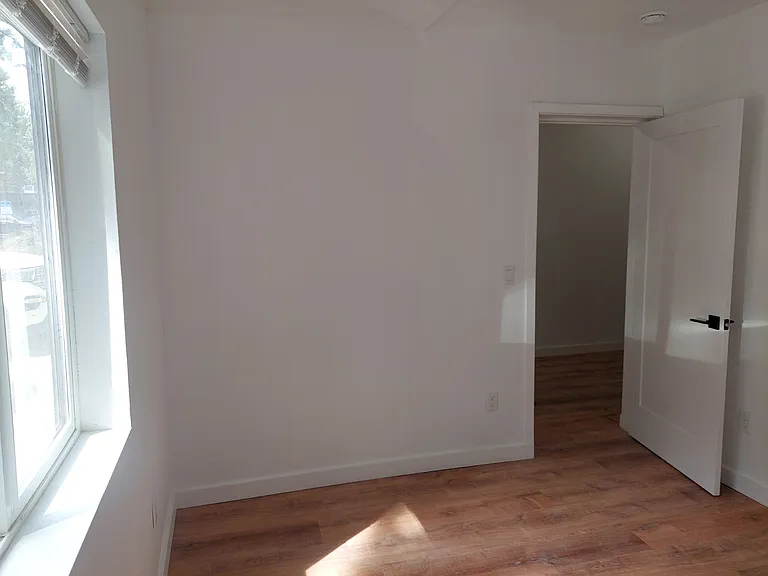 966 Modesto Ave — Photo 12