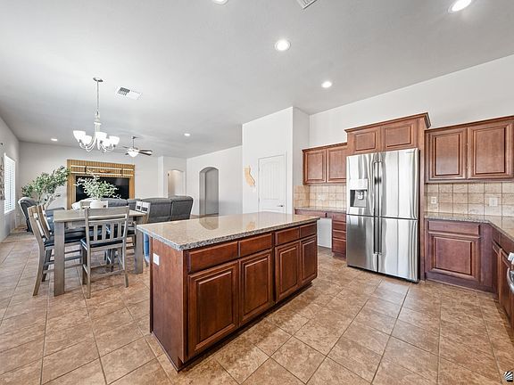 4th image of 7922 E 38th Pl