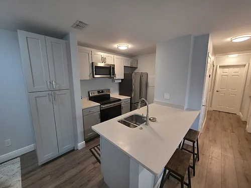 1400 Gandy Blvd N Photo 1