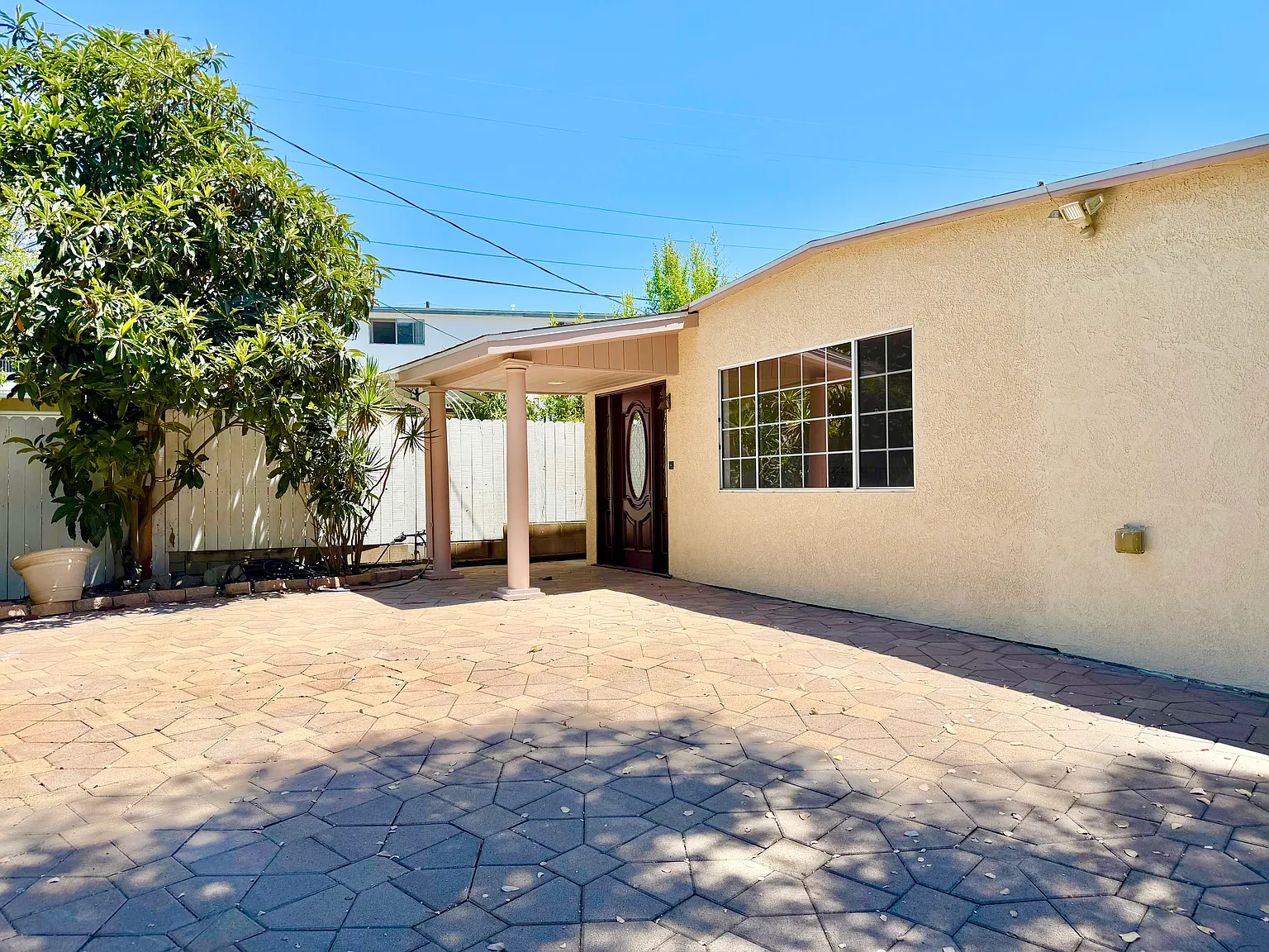 3 bed, 1900 sqft, $4,500 — Photo 2