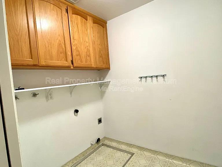 672 W Ellery Ave — Photo 15