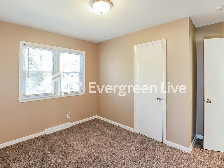 10616 E 14th St S — Photo 13