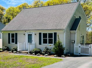 105 Edgewater Dr W, East Falmouth, MA 02536