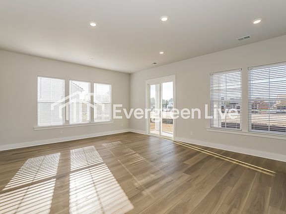 3rd image of 127 Bloomsbury St