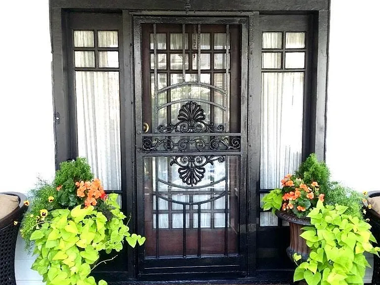 24 S Vassar Sq — Photo 1