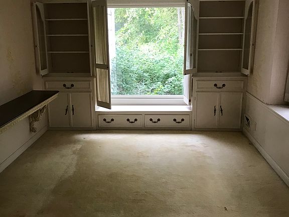 4th image of 10308 Lakeview Dr W