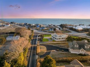 24 Lighthouse Rd, Hampton Bays, NY 11946