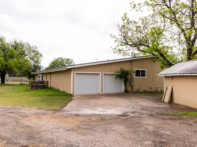 123 FM 480 — Photo 31
