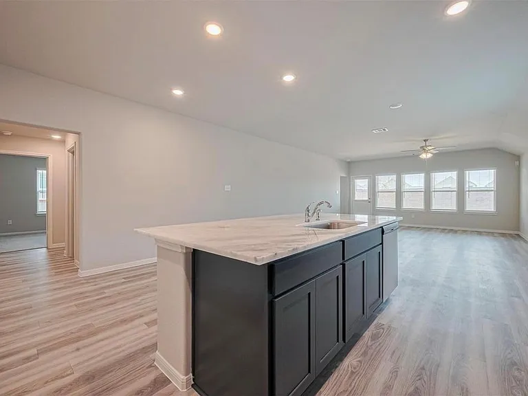 5818 Capri Forest Dr — Photo 6