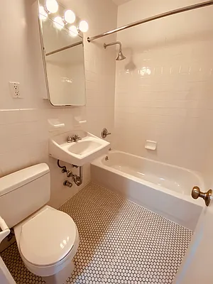 Rented by Metropolis Real Estate of Manhattan | media 11