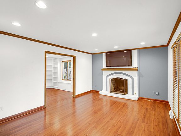 5th image of 1124 Lisa Ln