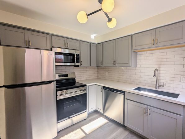 390 Saint Lawrence Ave
