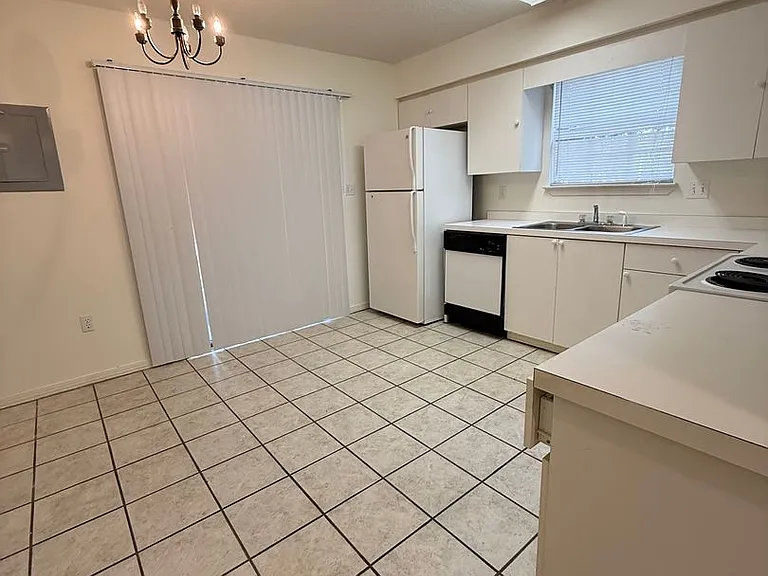 946 Rachel Dr #C — Photo 4