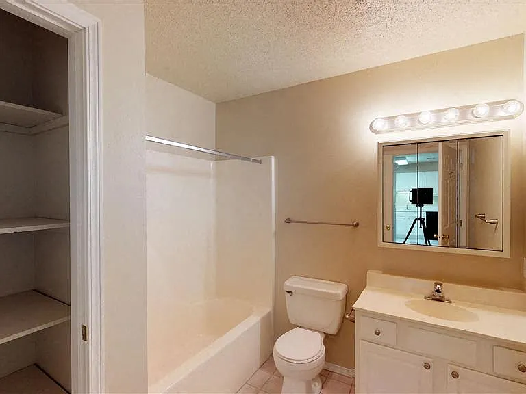 Sierra Vista Apartments — Photo 70