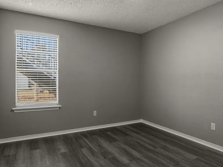 Timberwood Apartments — Photo 12