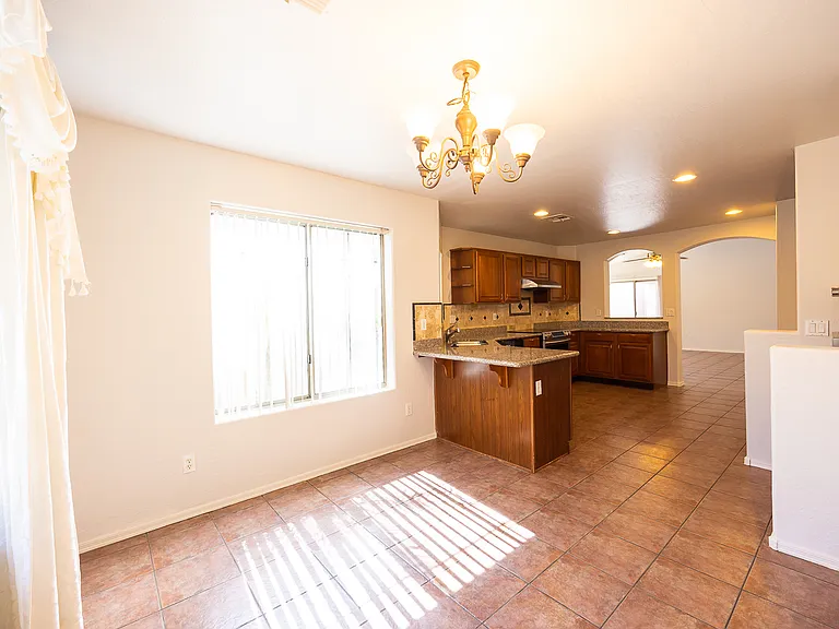 9233 W Mackenzie Dr — Photo 7