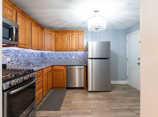 2 Lancelot Ct APT 8, Salem, NH 03079