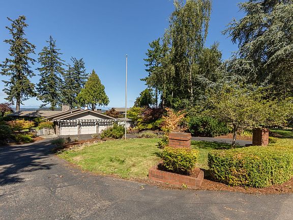 3rd image of 8501 Island View Ct NE