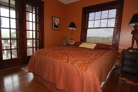 4133 Locust St — Photo 3