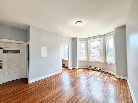 2nd image of 5 W Oakwood Pl #5