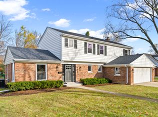 664 Glen Haven Ln, Glen Ellyn, IL 60137