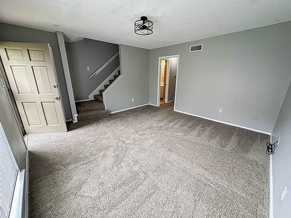 4th image of 1738 Fox Hunt Ln #1738