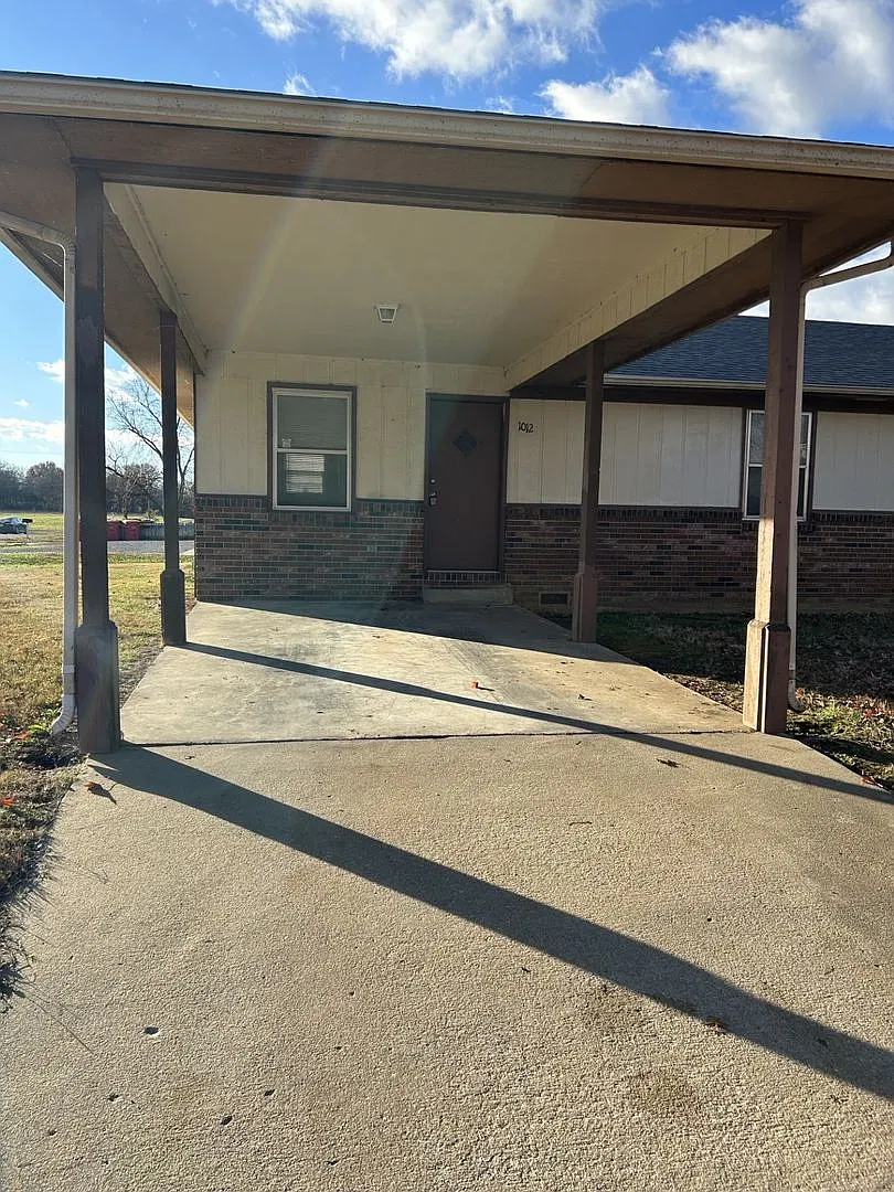 Coming Soon! (11/10/2026) Cute And Cozy 2br/1ba Duplex - With A Fresh Look — Photo 1