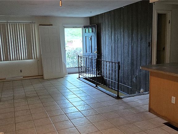 3rd image of 4941 Bayside Dr